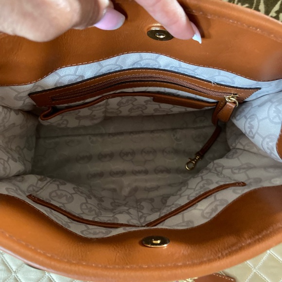 BLACK FRIYAY!!Michael Kors! Sophisticated bagNWOT! Stored w/❤️ - Picture 13 of 14